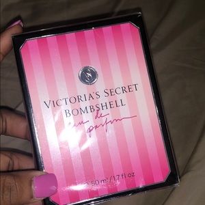Victoria’s Secret Bombshell Perfum 1.7 oz